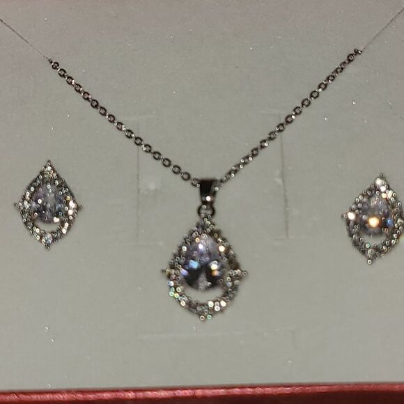 Silvertone and CZ jewelry set - Picture 3 of 4